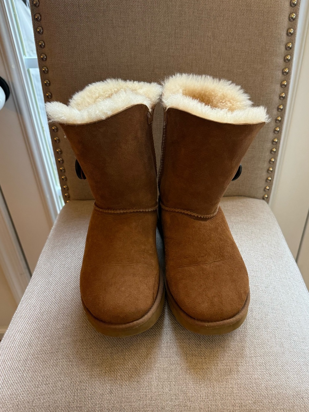 UGG Australia Bailey Button 5803 Chestnut Sheepskin Boots Women’s • Size 7